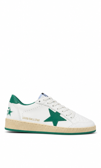 Golden Goose Ball Star en color blanco con una estrella verde