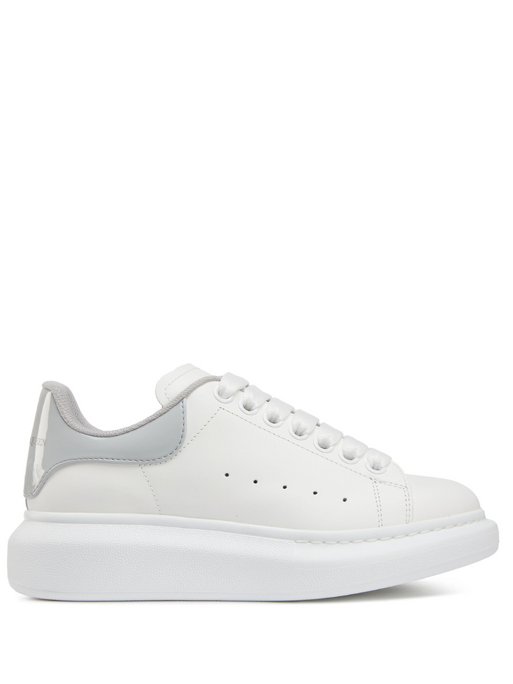 N373O Alexander mcQueen tenis bajo color blanco gris charol (G5)