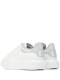 N373O Alexander mcQueen tenis bajo color blanco gris charol (G5)