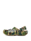 BAPE BLACK *A BATHING APE®
zuecos Classic Chai en colaboración con Crocs
