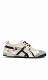 Onitsuka Tiger Mexico 66 con un patrón de camuflaje beige y detalles gráficos en negro y rojo