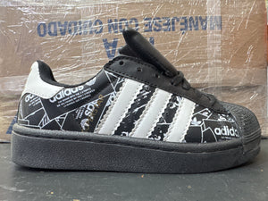 Adidas Concha negro blanco periódico