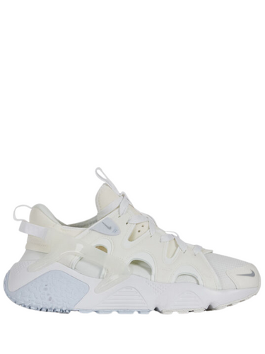 N373O NIKE’S NEW AIR HUARACHE CRAFT SURFACES IN “WHITE