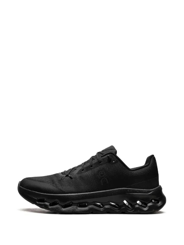 On tenis deportivos Tenis On Running Cloudtilt Black Negro