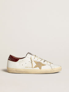 Tenis Golden goose Super-Star con estrella de ante arena y refuerzo del talón de piel de cocodrilo roja