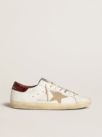 Tenis Golden goose Super-Star con estrella de ante arena y refuerzo del talón de piel de cocodrilo roja