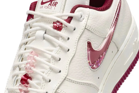 N375O Tenis Nike Air Force 1 Low '07 SE PRM Valentine's Day (2024)