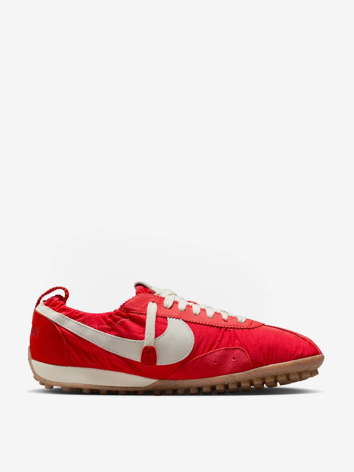 Moon Shoe x Jacquemus para mujer University Red and Gum Light Brown