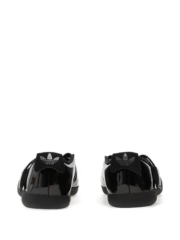 Adidas tenis Taekwondo by Caroline Hú en colaboración con Clot Charol negro