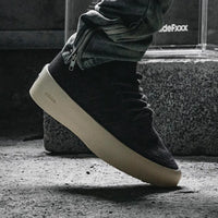 N372O FEAR OF GOD x ADIDAS ‘86 FORUM MID “BLACK”