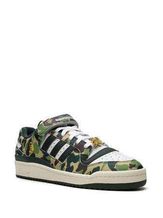 adidas "tenis Forum 84 Low ""30th Anniversary Green Camo"" de adidas x BAPE"