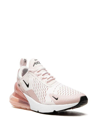 N372O Nike tenis Air Max 270
Rosa claro, blanco, diseño a paneles, detalle del logo Swoosh característico, logo en el contrafuerte, detalle de malla, puntera redonda, cierre con agujetas en la parte delantera, suela de goma y suela Air Max.