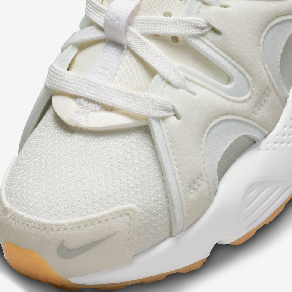 N373O NIKE’S NEW AIR HUARACHE CRAFT SURFACES IN “WHITE GUM