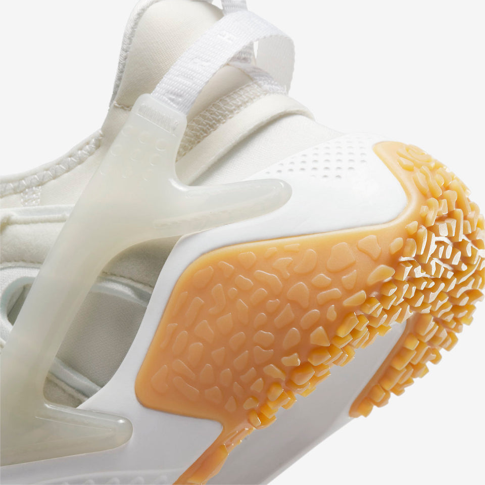 N373O NIKE’S NEW AIR HUARACHE CRAFT SURFACES IN “WHITE GUM