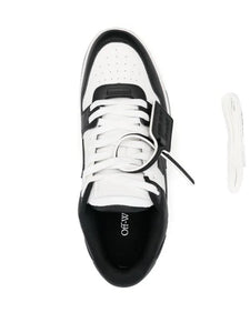N374O Off-White Out of Office black and white