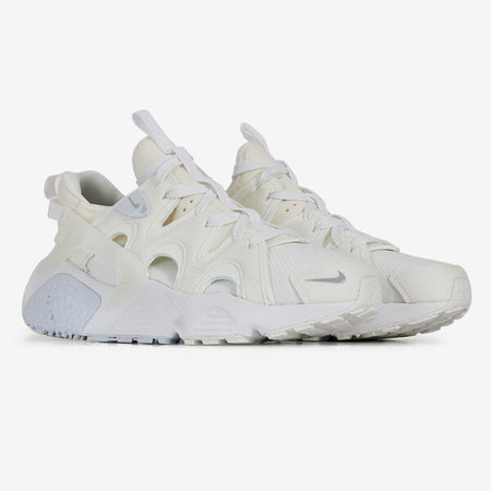 N373O NIKE’S NEW AIR HUARACHE CRAFT SURFACES IN “WHITE