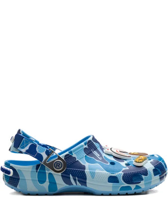 Crocs tenis Clog Azul Camo en colaboración de A Bathing Ape