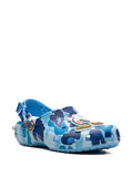 Crocs tenis Clog Azul Camo en colaboración de A Bathing Ape