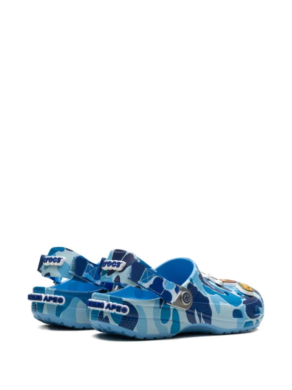 Crocs tenis Clog Azul Camo en colaboración de A Bathing Ape