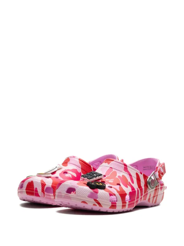 BAPE BLACK *A BATHING APE® zuecos Classic Carnation en colaboración con Crocs