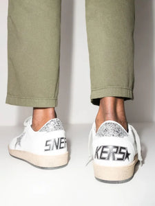 Golden Goose tenis bajos Ball Star blanco plata