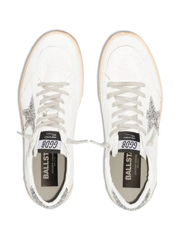 Golden Goose tenis bajos Ball Star blanco plata