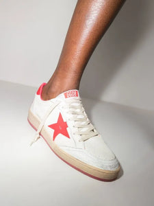 Golden Goose tenis bajos Ball Star blanco rojo