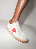 Golden Goose tenis bajos Ball Star blanco rojo