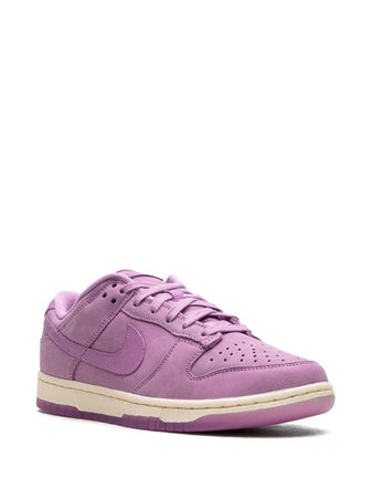 N373O 
Nike
Dunk Low "Rush Fuchsia" sneakers