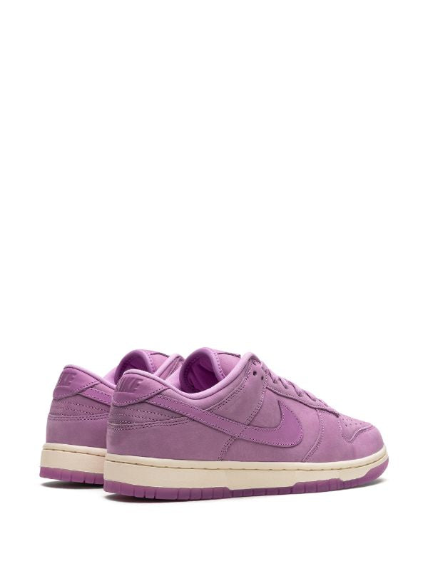 N373O 
Nike
Dunk Low "Rush Fuchsia" sneakers