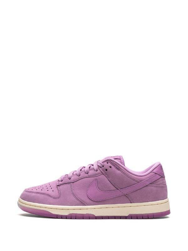 N373O 
Nike
Dunk Low "Rush Fuchsia" sneakers