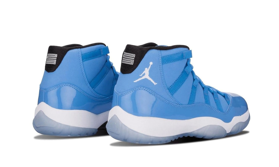 Jordan 11 Retro Pantone azul cielo