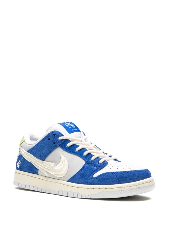 N370O Nike
x Fly Streetwear SB Dunk Low "Gardenia" sneakers