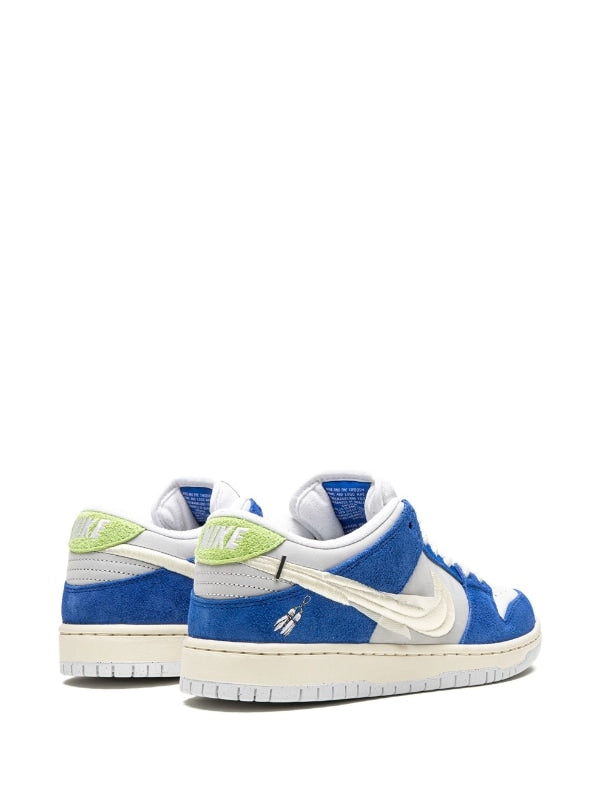 N370O Nike
x Fly Streetwear SB Dunk Low "Gardenia" sneakers