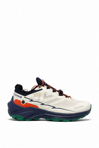 Kailas Fuga EX 3 en la combinación de colores blanco, azul marino y detalles en naranja.