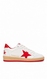 Golden Goose Ball Star en color blanco con una estrella lateral roja