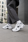 New Balance 530 en color blanco y negro