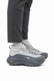Nike ACG Zegama Hike en color gris