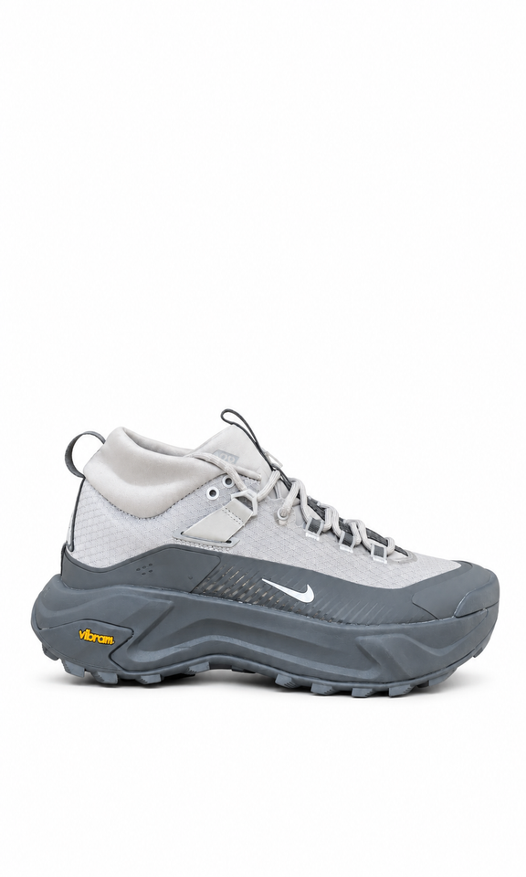 Nike ACG Zegama Hike en color gris