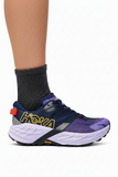 Hoka Speedgoat 7 en color púrpura lila con entresuela de espuma EVA de perfil alto