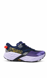 Hoka Speedgoat 7 en color púrpura lila con entresuela de espuma EVA de perfil alto