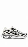 Salomon XT-6 de color blanco con detalles en negro.