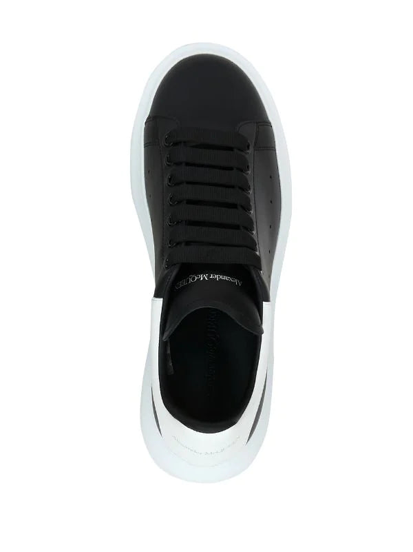 N370O (G5) Alexander McQueen tenis bajos Oversized Negro blanco