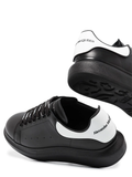 N370O Alexander mcQueen tenis bajo color Negro Blanco