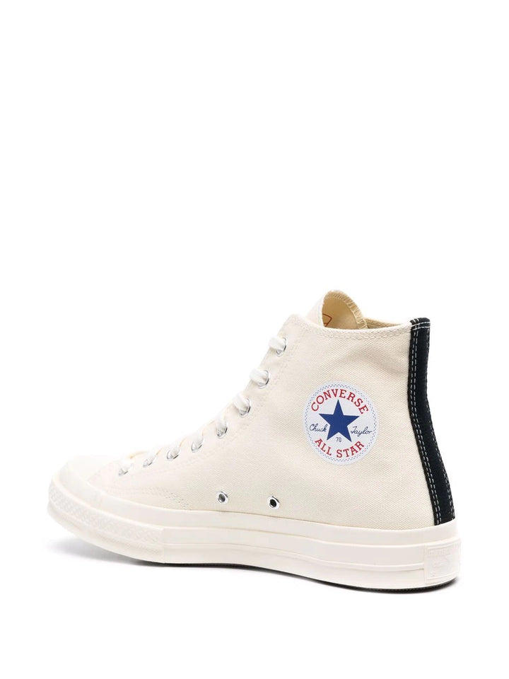 N373O tenis altos de Comme Des Garçons Play x Converse Marfil