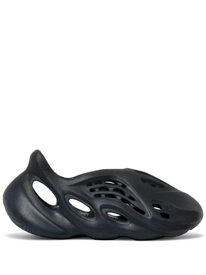 Tenis yeezy negro hotsell