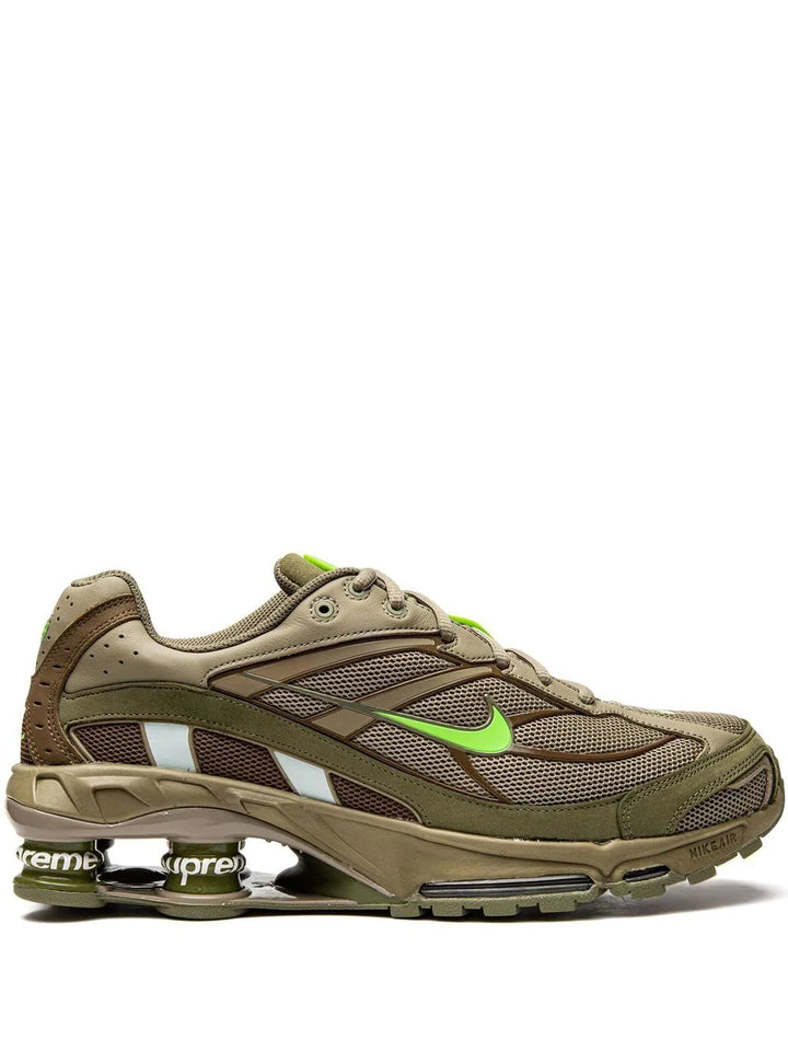 N370O Nike tenis Shox Ride 2 SP de Nike x Supreme Olivo Verde
