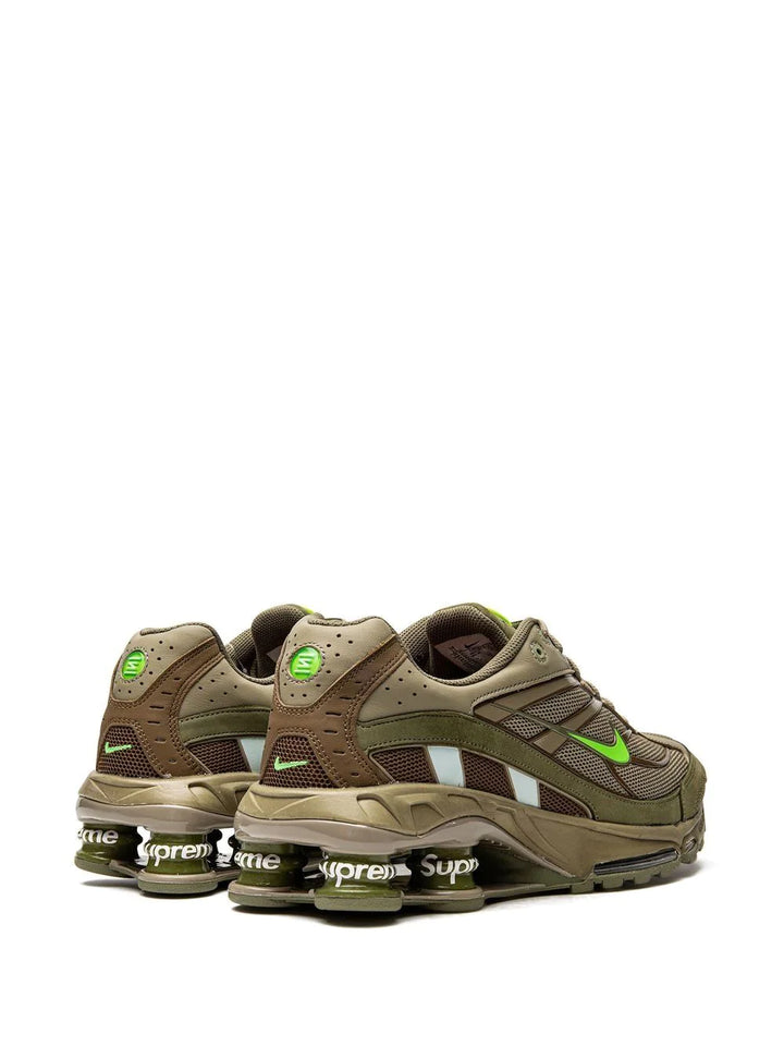 N370O Nike tenis Shox Ride 2 SP de Nike x Supreme Olivo Verde