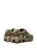 N370O Nike tenis Shox Ride 2 SP de Nike x Supreme Olivo Verde