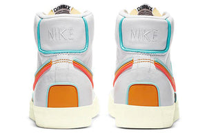 N370O NIKE BLAZER MID 77 INFINITE WHITE KUMQUAT CRIMSON
